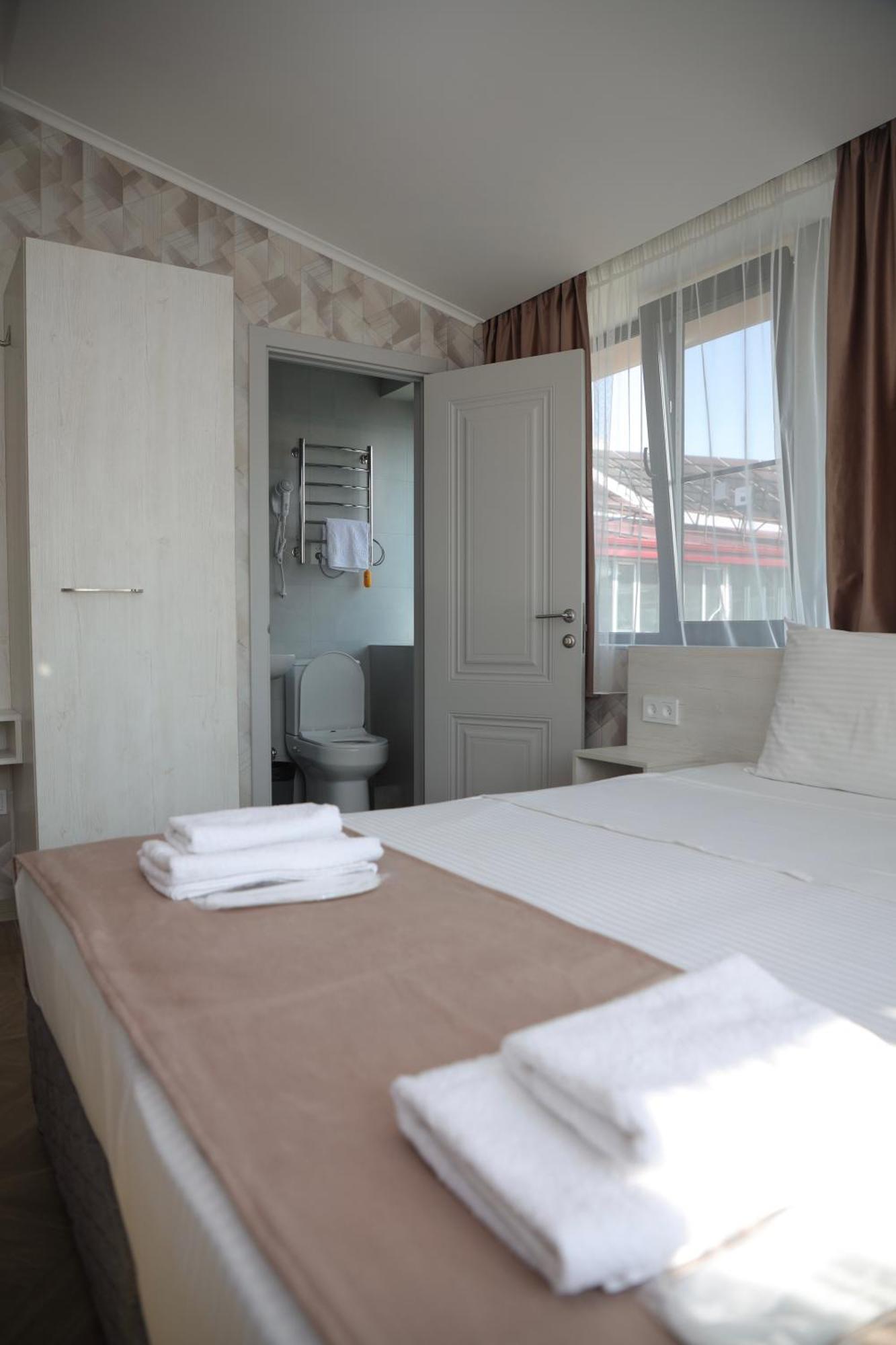 גיומרי Chief Hotel מראה חיצוני תמונה