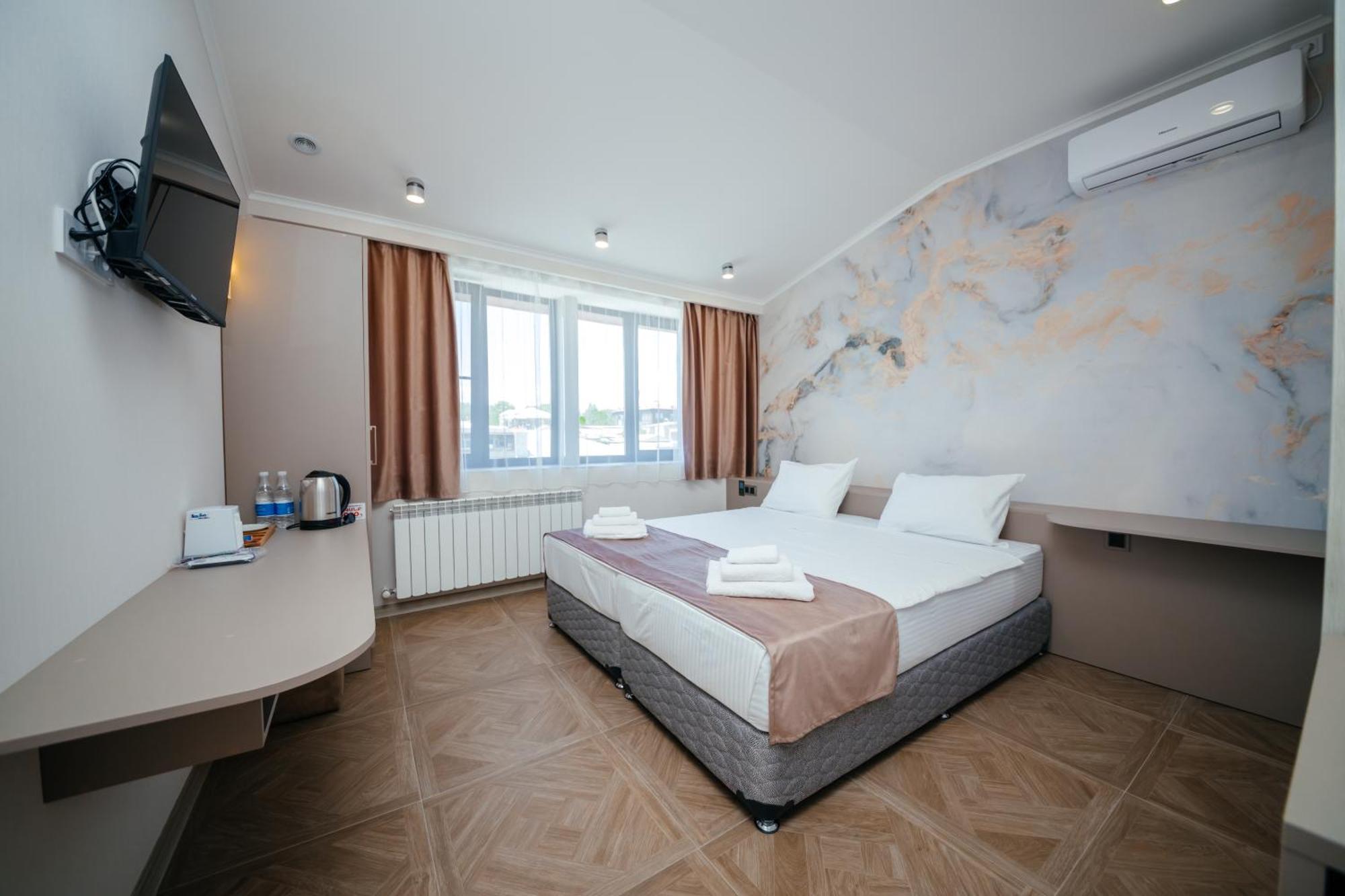 גיומרי Chief Hotel מראה חיצוני תמונה