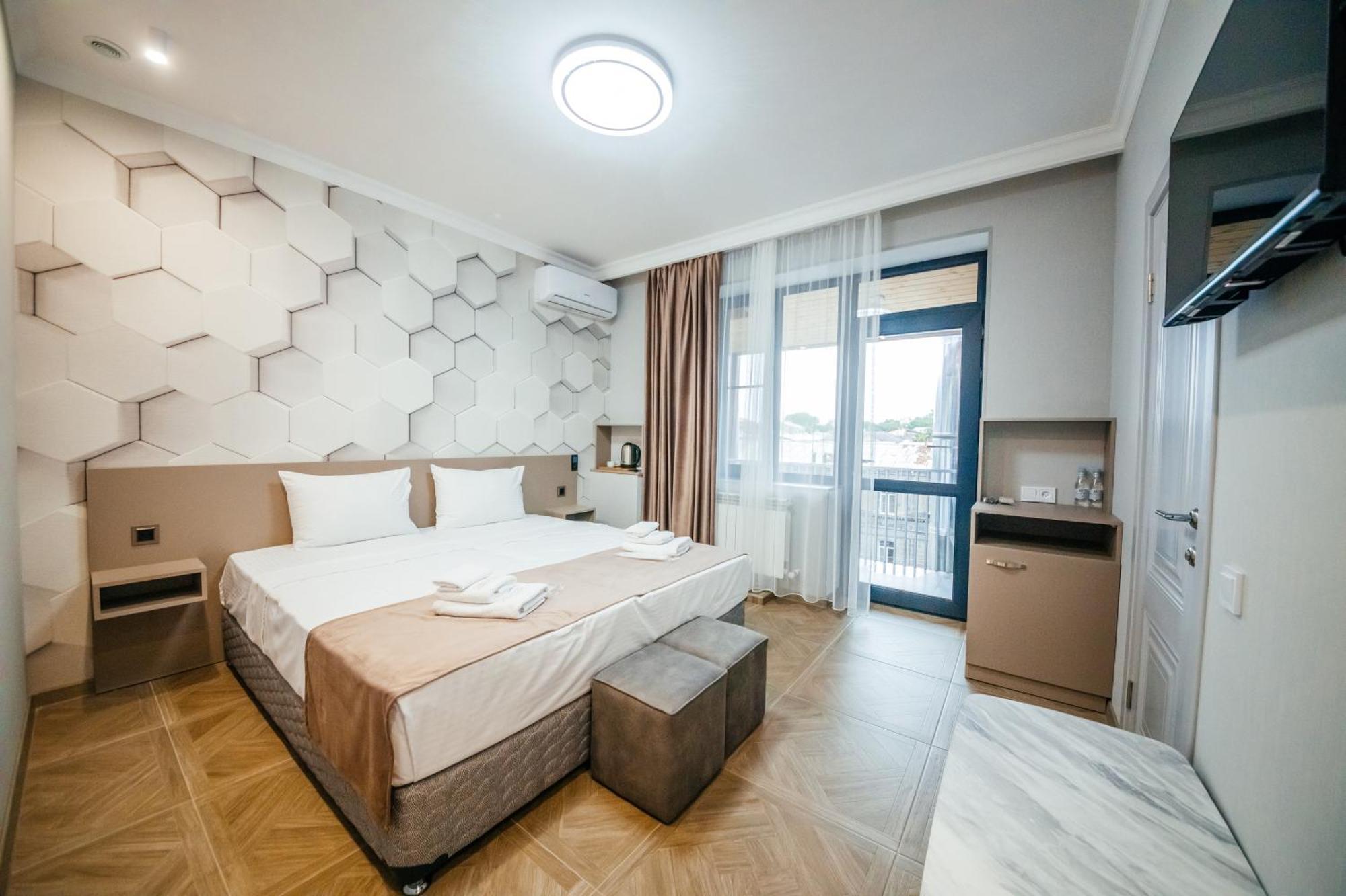 גיומרי Chief Hotel מראה חיצוני תמונה