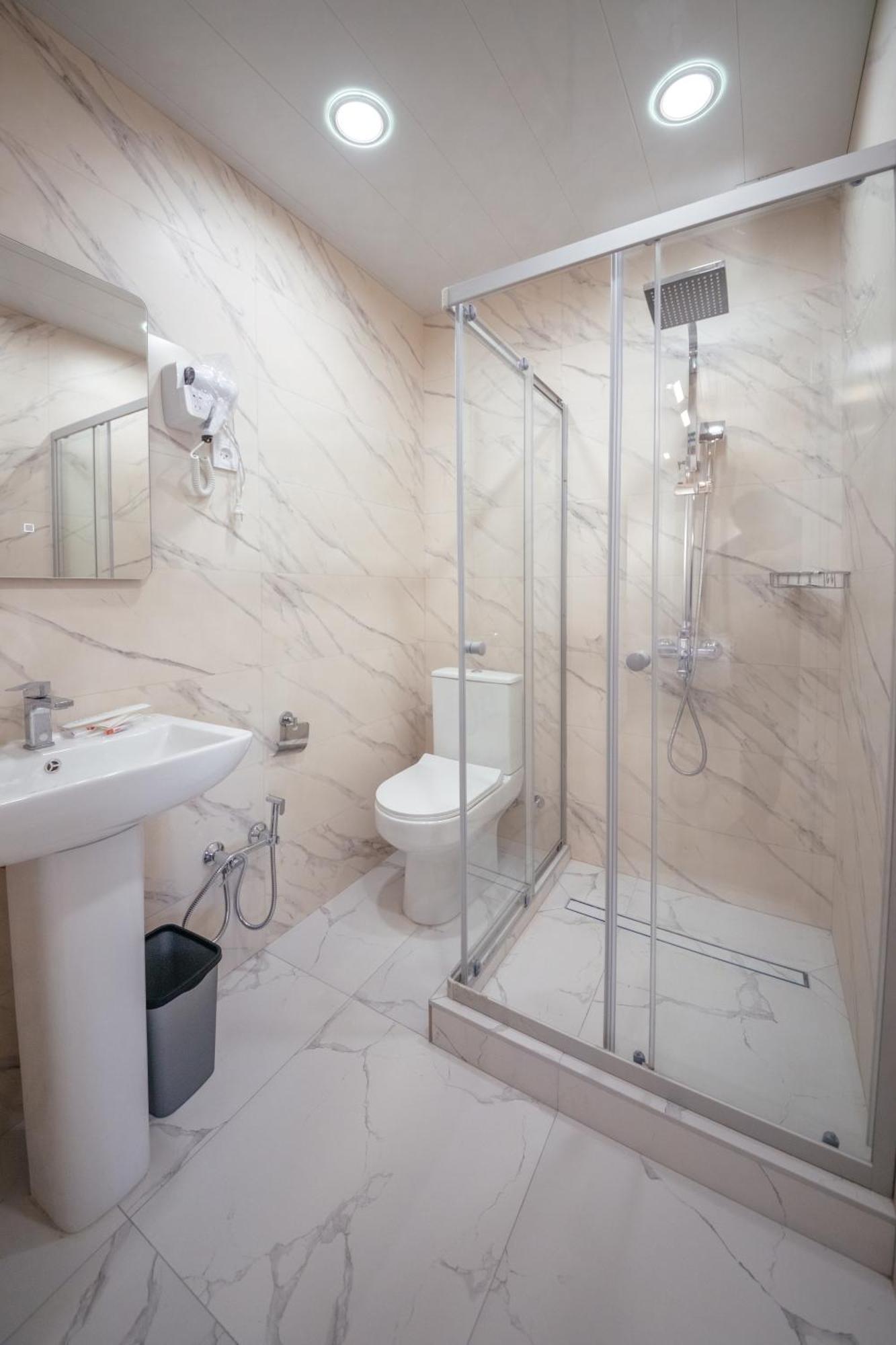 גיומרי Chief Hotel מראה חיצוני תמונה