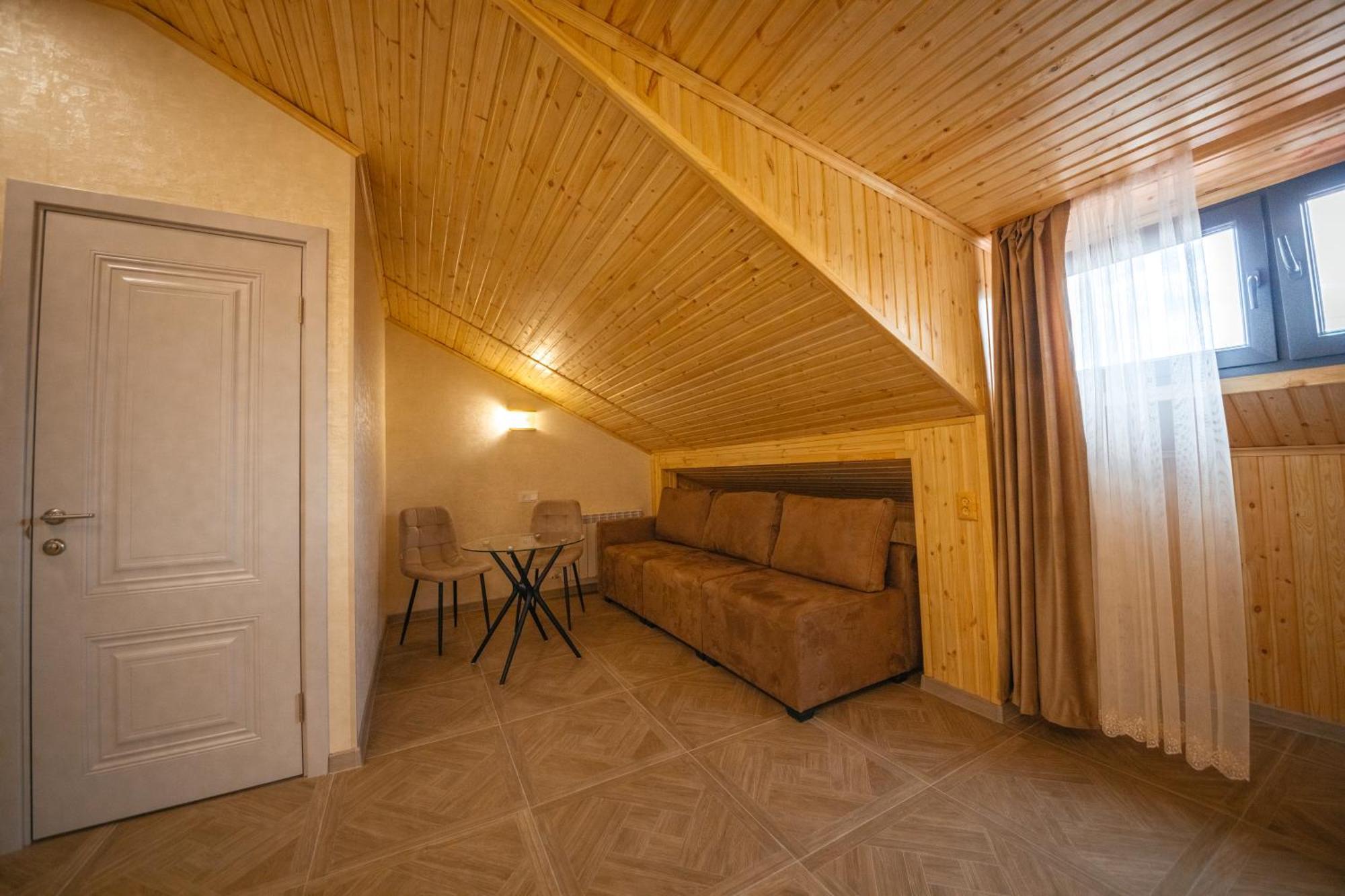 גיומרי Chief Hotel מראה חיצוני תמונה