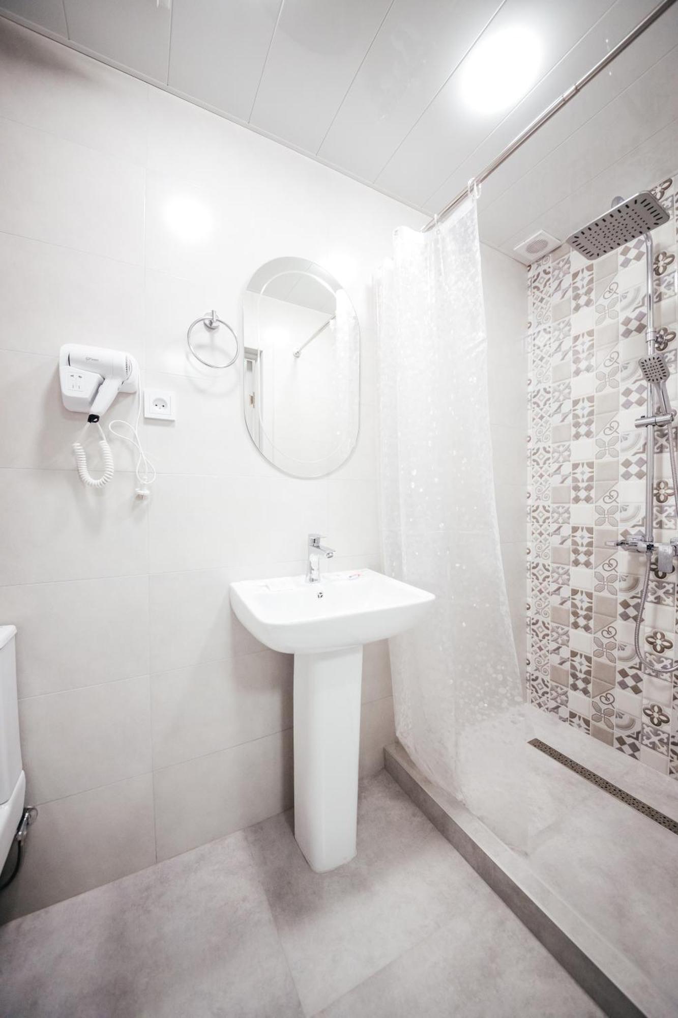 גיומרי Chief Hotel מראה חיצוני תמונה