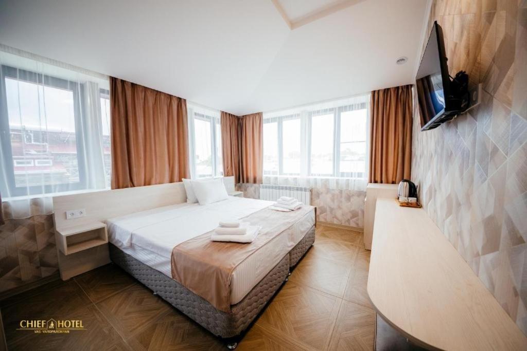 גיומרי Chief Hotel מראה חיצוני תמונה